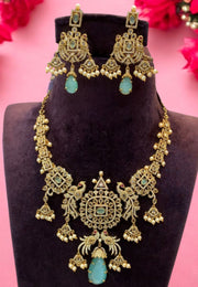 Beautiful short necklace with light pink stones -perfect for any occasion